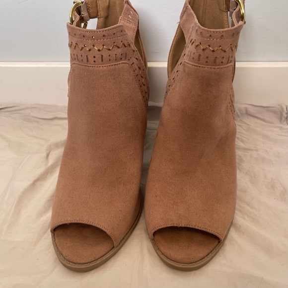 Qupid Brand Heels - Picture 6 of 11